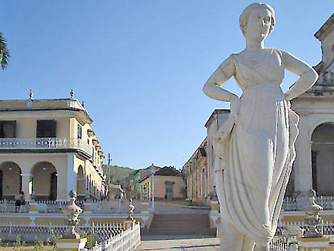 Frauenstatue